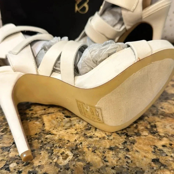 Scene Weaver White Strappy Heels NIB SZ 8 - Picture 6 of 8